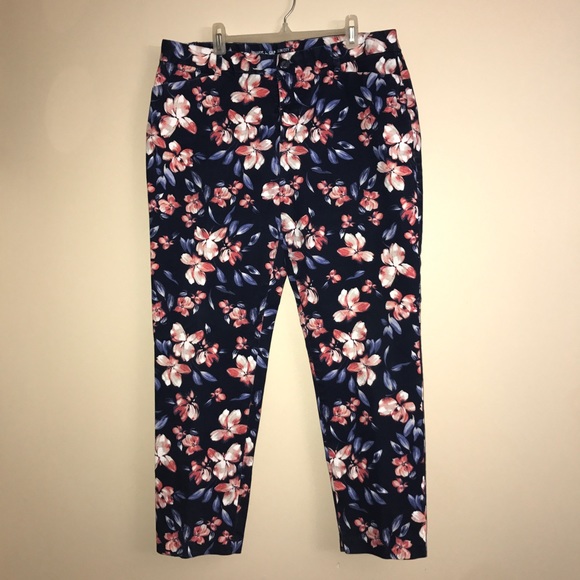 {GAP}•Floral Print•Khaki•Capri•Pants•20R - Picture 1 of 4